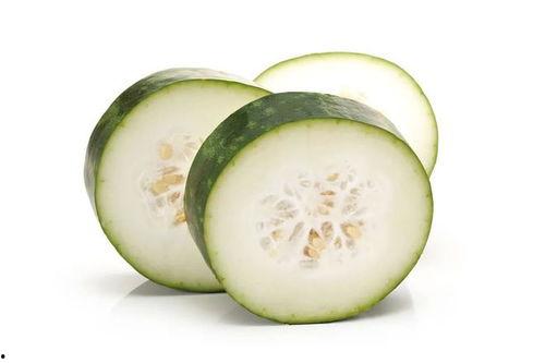 女生准备吃瓜,女生们准备开启甜蜜的“吃瓜”之旅