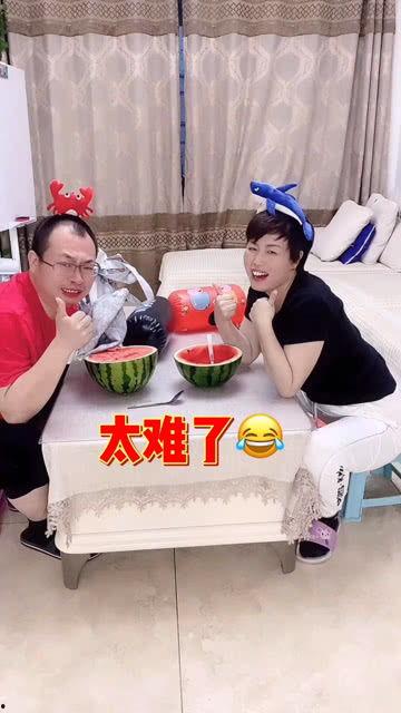 挑战女友吃瓜,揭秘甜蜜背后的“酸辣”对决  第2张