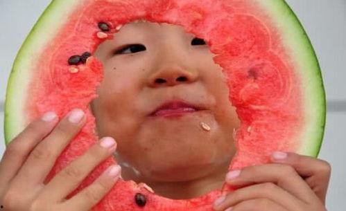 小孩高烧可以吃瓜么,西瓜,解暑降温还是禁忌? 第2张 小孩高烧可以吃瓜么,西瓜,解暑降温还是禁忌? 第2张