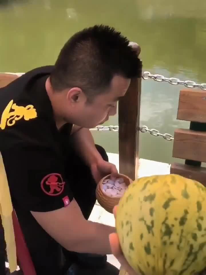 吃瓜不用刀系列,轻松解码娱乐圈风云,无需锋利刀刃 第2张 吃瓜不用刀系列,轻松解码娱乐圈风云,无需锋利刀刃 第2张