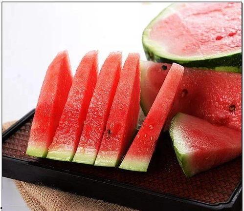 翰林府吃瓜女,揭秘吃瓜女生的校园生活点滴  第2张