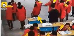 学生聚众吃瓜视频