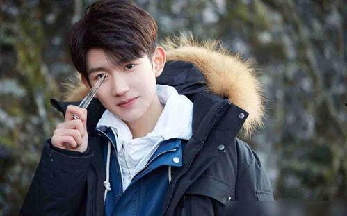 吃瓜爆料王源,吃瓜爆料背后的明星生活揭秘