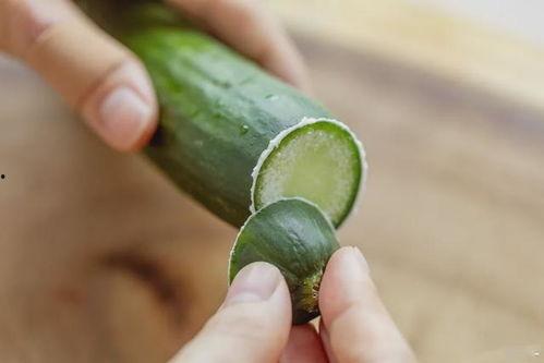 小助理吃瓜火了,网络热议背后的真相与反思