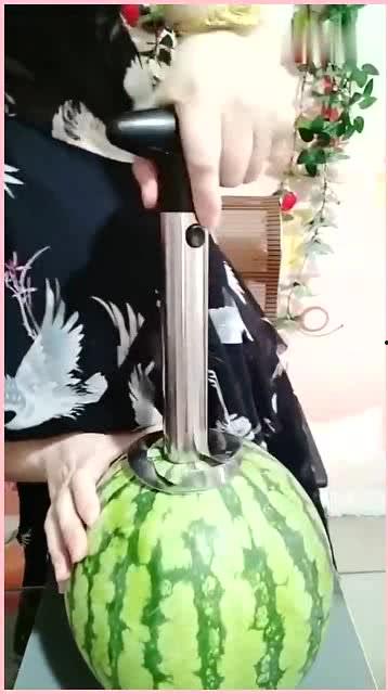 网红酒吧吃瓜,揭秘娱乐圈背后的故事 第3张 网红酒吧吃瓜,揭秘娱乐圈背后的故事 第3张