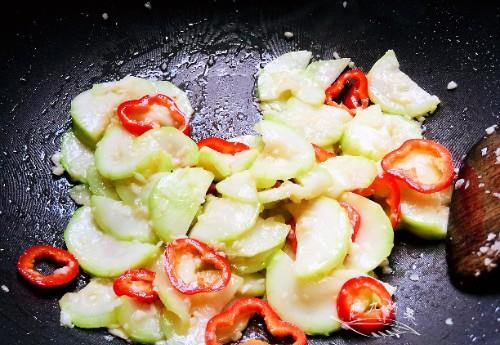 经期吃蒲瓜好吗,经期食用蒲瓜的适宜性探讨