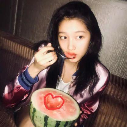 关晓彤吃瓜女王,娱乐圈吃瓜女王,揭秘幕后故事 第3张 关晓彤吃瓜女王,娱乐圈吃瓜女王,揭秘幕后故事 第3张