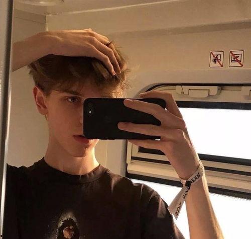 吃瓜简约头像男,男生头像新潮流  第2张