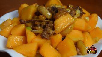 吃哈密瓜炒着吃,炒制美味，尽享瓜香四溢  第3张