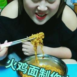 双人挑战吃瓜视频,甜蜜互动，瓜果飘香  第3张