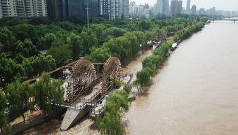 成都沿河公园吃瓜事件,一场引发热议的公共空间冲突 第3张 成都沿河公园吃瓜事件,一场引发热议的公共空间冲突 第3张