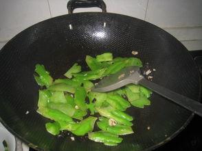 阿瓜吃黑蒜  第2张