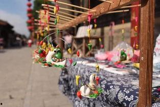 潍坊古城吃瓜,夏日吃瓜，品味古韵时光