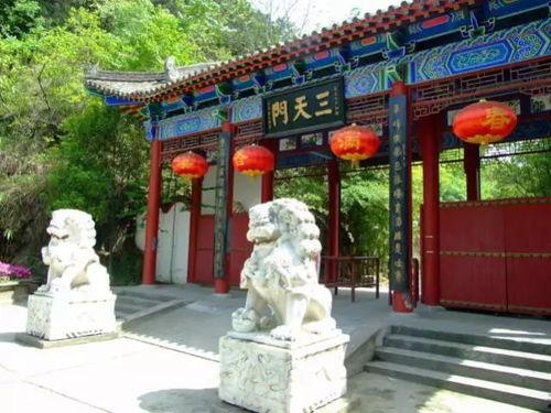 安康香溪洞吃瓜,夏日避暑吃瓜，尽享清凉时光  第2张