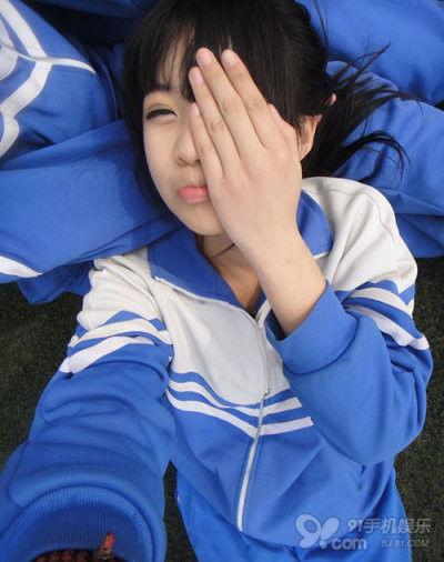 蓝色校服吃瓜,揭秘校园里的那些事儿