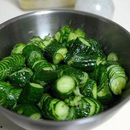 吃酱菜包瓜,酱菜包瓜的独特风味体验  第2张