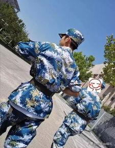 军训吃瓜少年  第3张