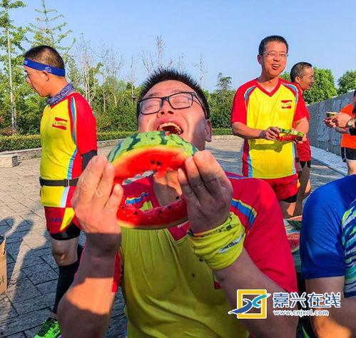 趣味吃瓜大赛视频,欢乐盛宴，笑料横生，谁是瓜王？  第3张