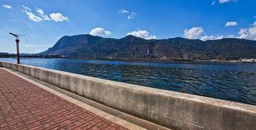 昆明海埂大坝吃瓜,夏日炎炎,吃瓜群众欢乐多 第2张 昆明海埂大坝吃瓜,夏日炎炎,吃瓜群众欢乐多 第2张