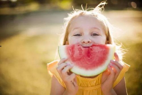 婴儿吃瓜配乐,婴儿吃瓜配乐的温馨时光 第3张 婴儿吃瓜配乐,婴儿吃瓜配乐的温馨时光 第3张