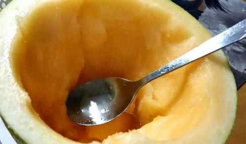 二浪吃哈密瓜  第3张