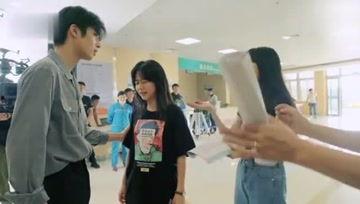 娱乐吃瓜小助理,吃瓜小助理带你探秘明星幕后故事 第2张 娱乐吃瓜小助理,吃瓜小助理带你探秘明星幕后故事 第2张