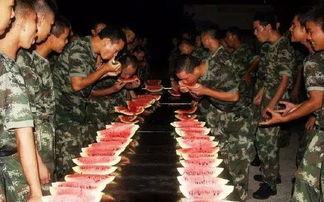 军人吃瓜比赛,军人吃瓜大赛欢乐上演