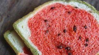 梦到捧着西瓜吃瓜,捧瓜畅享夏日清凉  第3张