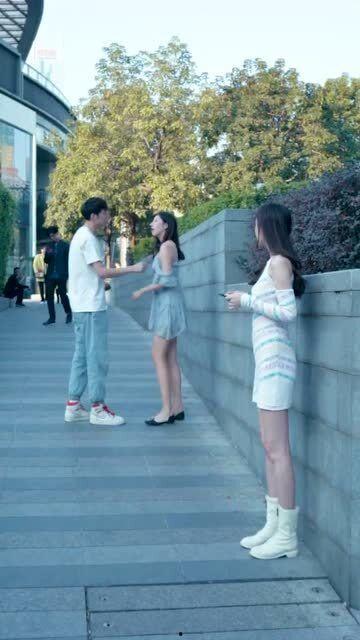 吵架情侣吃瓜视频,一场甜蜜与火药的较量  第3张