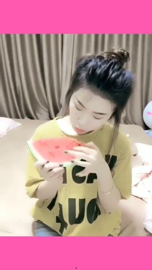 国内吃瓜女生,揭秘国内吃瓜女生的独特魅力与社交现象 第2张 国内吃瓜女生,揭秘国内吃瓜女生的独特魅力与社交现象 第2张