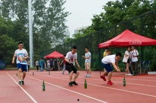 学校吃瓜操场事件,吃瓜操场事件引发的校园热议