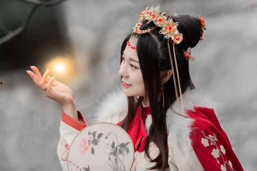 偷香窃玉小说吃瓜,宫廷秘恋，瓜田李下情动时  第3张