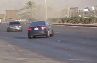 迪拜街头漂移吃瓜  第3张