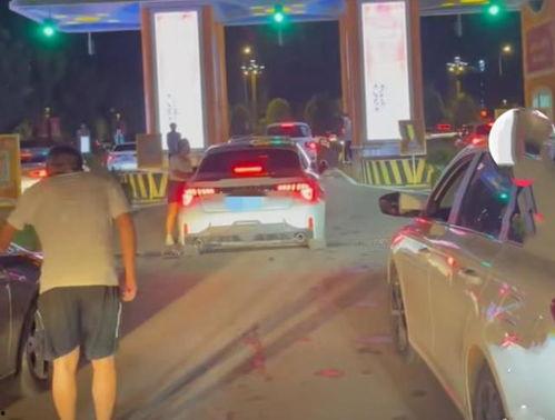 女子车内视频吃瓜,揭秘网红新潮流 第2张 女子车内视频吃瓜,揭秘网红新潮流 第2张