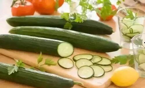 瓜大姐和瓜二姐吃榨菜  第3张